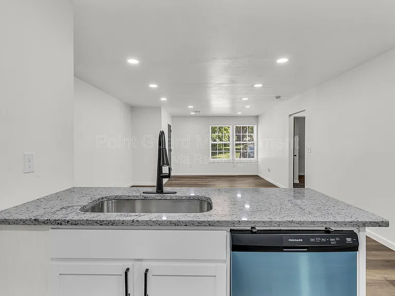 321 W South Ave — Photo 31