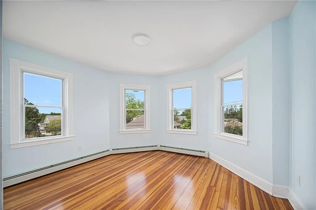 2 bed, 1.0 bath, 901 sqft, $2,000 — Photo 4