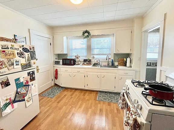 3rd image of 81 Cresthill Rd Floor 1