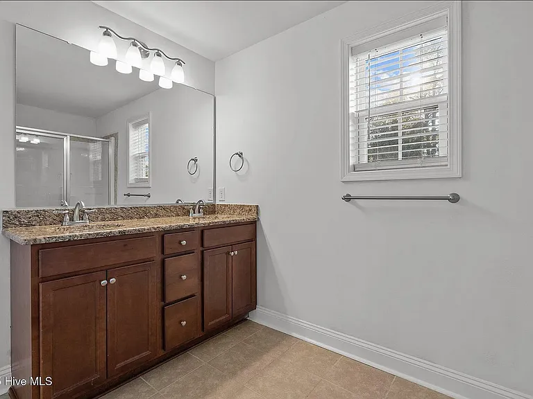 426 W Illinois Ave — Photo 22