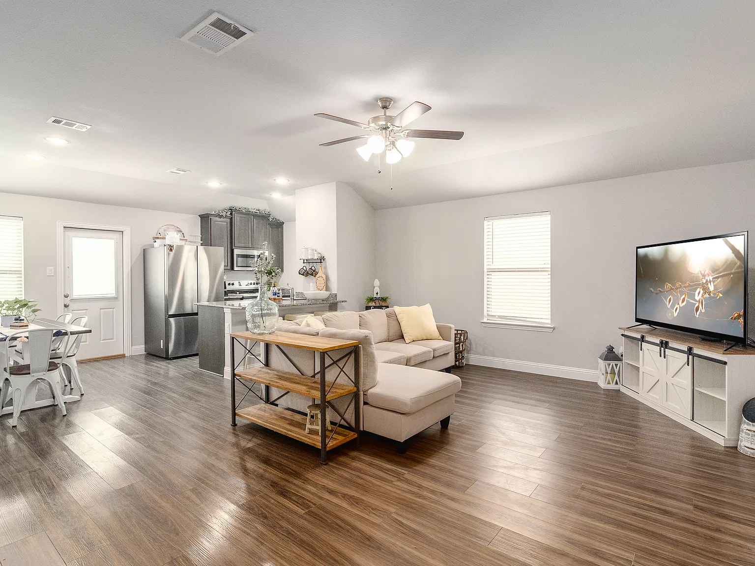 3 bed, 1187 sqft, $1,675 — Photo 4
