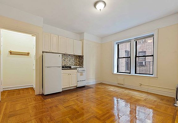 2nd image of 55 Payson Ave APT 3I