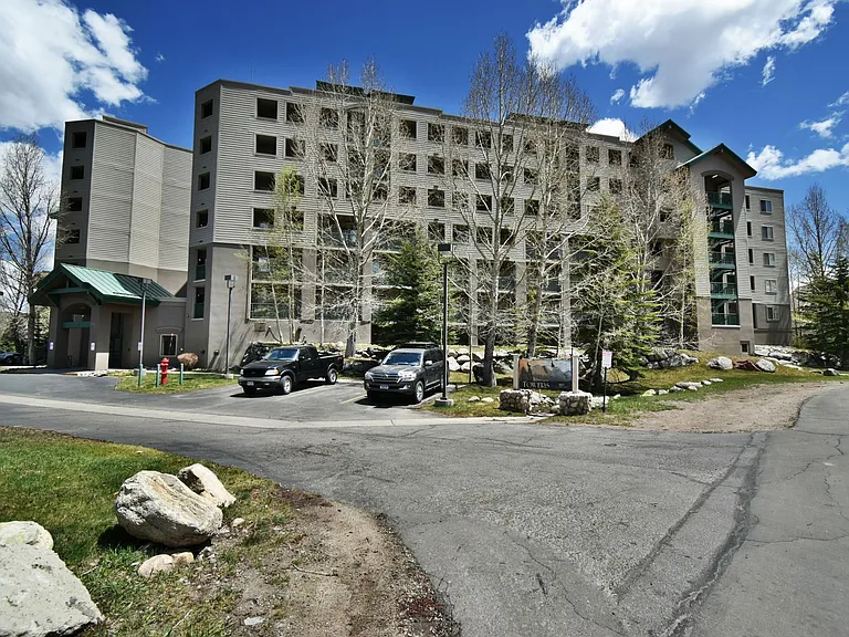 980 Lakepoint Dr #208 — Photo 29