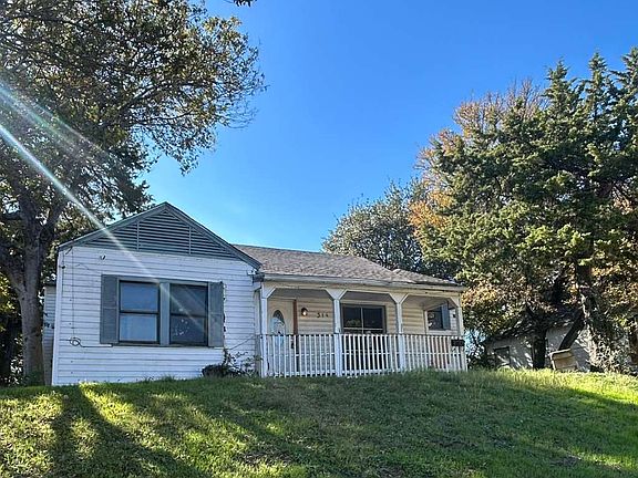 3rd image of 314 W Clarendon Dr
