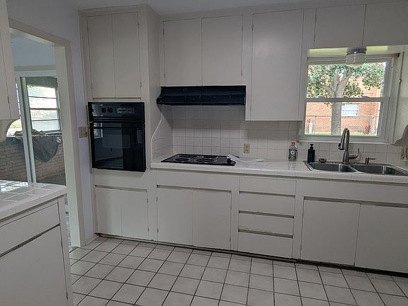 5th image of 1711 Charles Cir