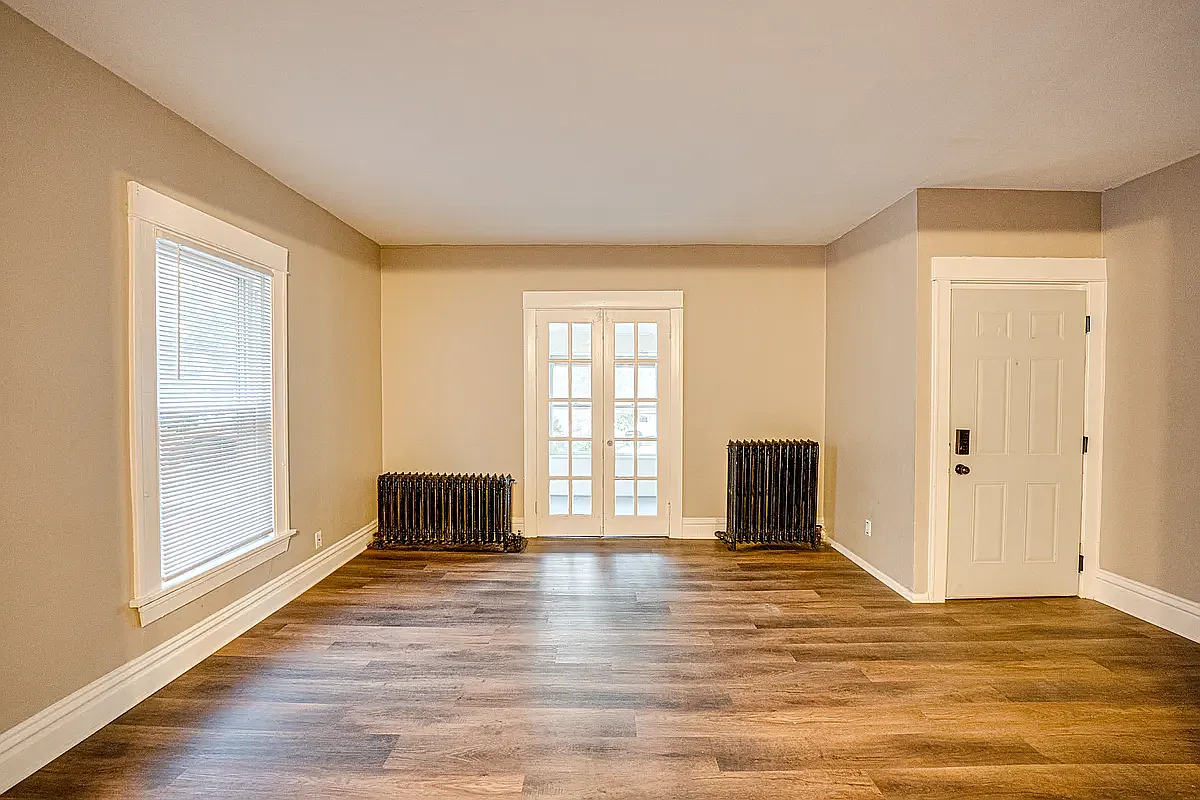 3 bed, 700 sqft, $1,750 — Photo 3