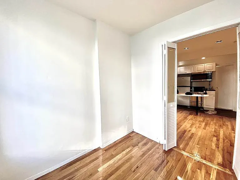 453 W 46th St #3B — Photo 2