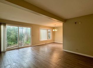 557 Thomas Rd, Bolingbrook, IL 60440