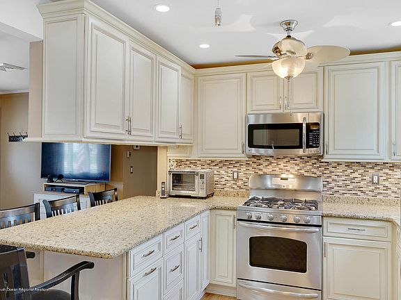 2nd image of 1103 Fairview Dr