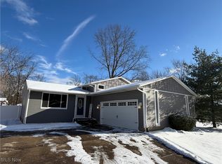 6403 Ridge Plaza Dr, North Ridgeville, OH 44039