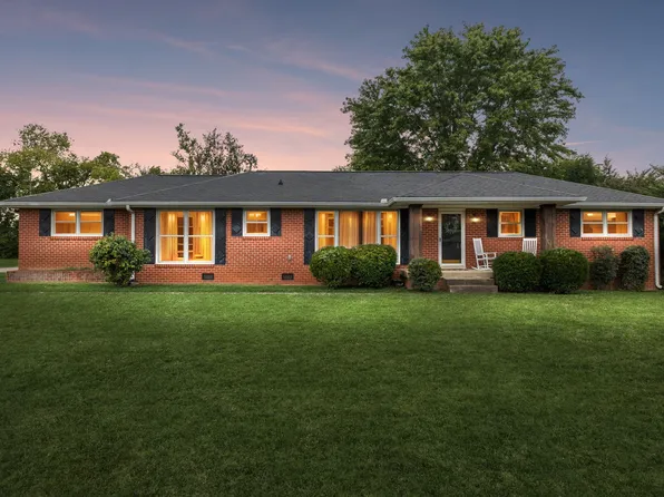 722 Castle Heights Ave, Lebanon, TN 37087
