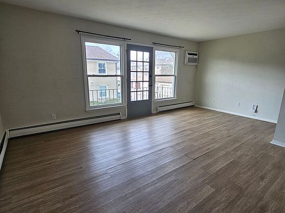 3rd image of 1656-1666 W 42nd St #8
