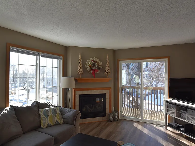 15550 Foghorn Ln — Photo 1