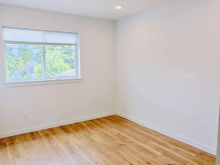 13707 1st Ave NE — Photo 13