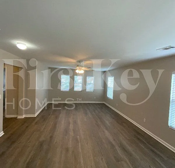 167 Parkmont Ln — Photo 3