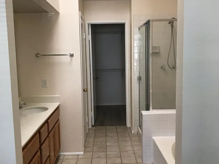 1040 N Turner Ave — Photo 13