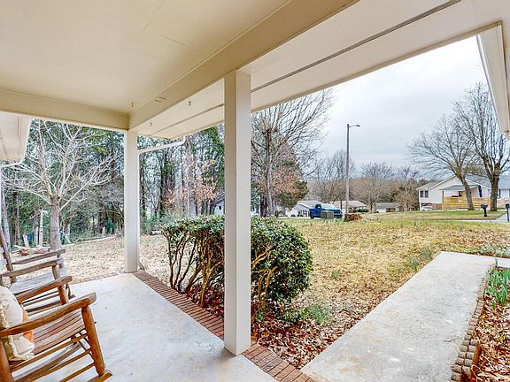 3rd image of 1330 Ridgeway Cir