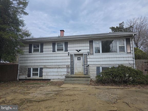 2nd image of 391 Hilltop Ln