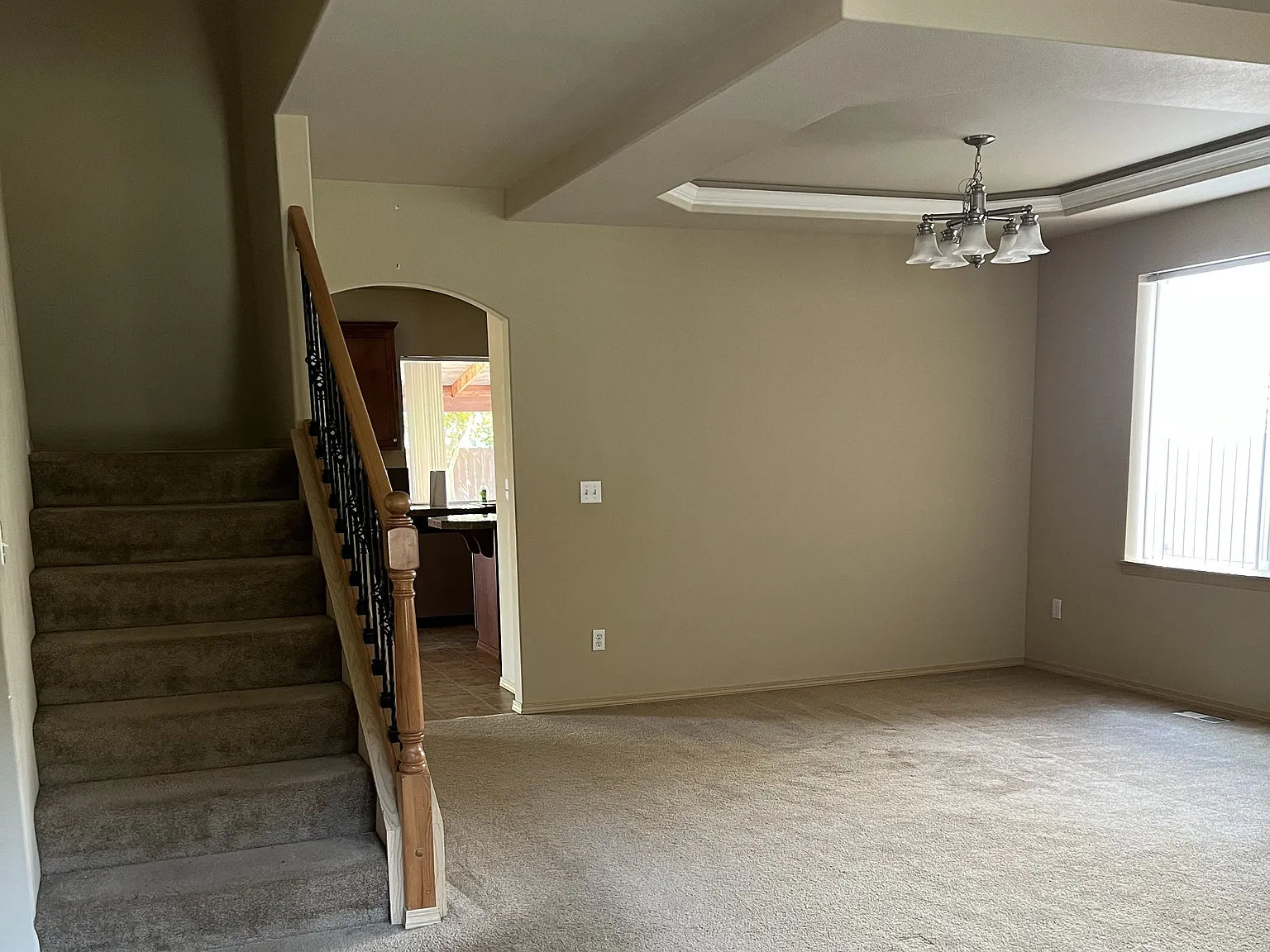 4 bed, 2.5 bath, 3012 sqft, $3,200 — Photo 2