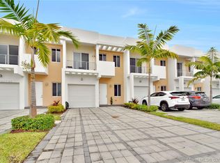 10270 NW 71st Ter, Doral, FL 33178