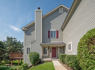 15 Windsor Cir UNIT B, South Elgin, IL 60177