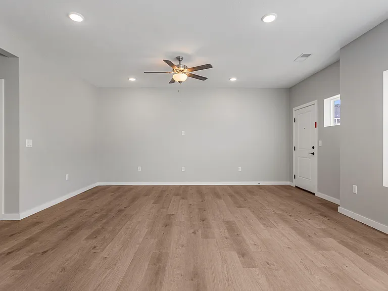101 Saw Creek Dr — Photo 3