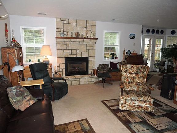 5th image of 285 Stewart Dr