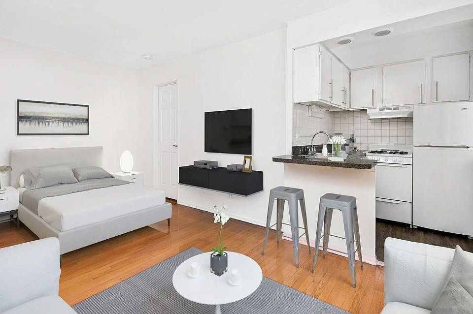 1st image of 515 W Barry Ave #1044610