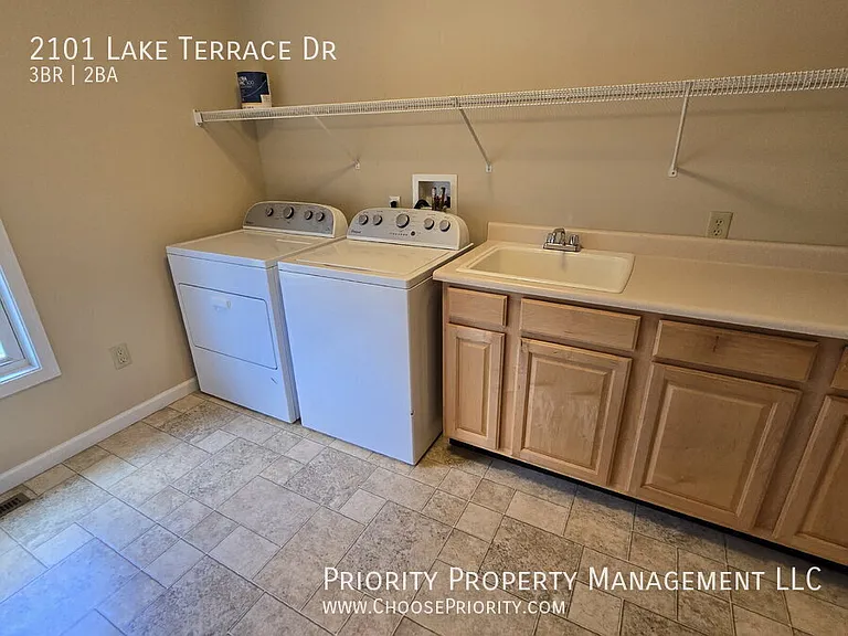 2101 Lake Terrace Dr — Photo 8