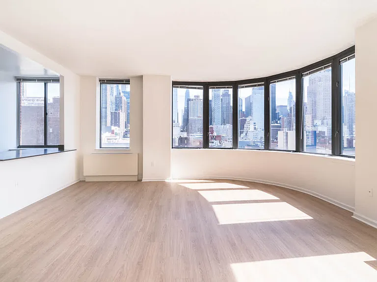 505 W 54th St #10 — Photo 11