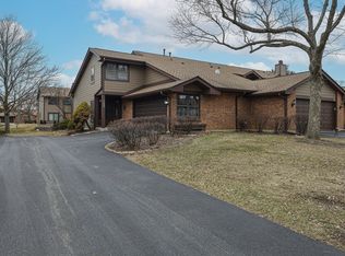 120 White Birch Ln, Westmont, IL