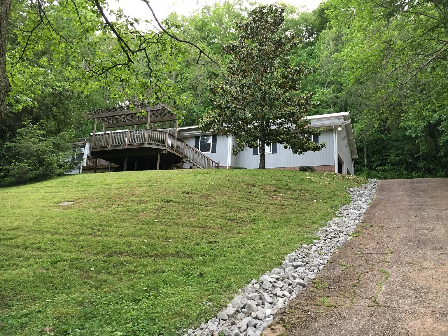 3 bed, 1600 sqft, $2,433 — Photo 1