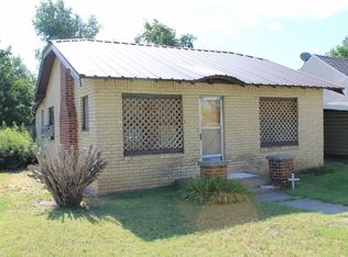 1017 S Eton St, Perryton, TX 79070