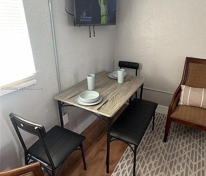 615 NE 4th St #3 — Photo 1