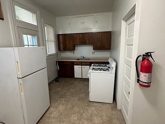 5th image of 243 S Chestnut St Floor 1