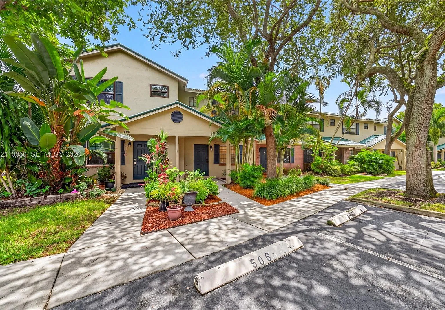 Village Townhouses-Jacara — Photo 4