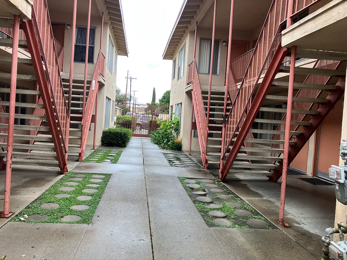 Building Photo - 1705 San Marino St #2