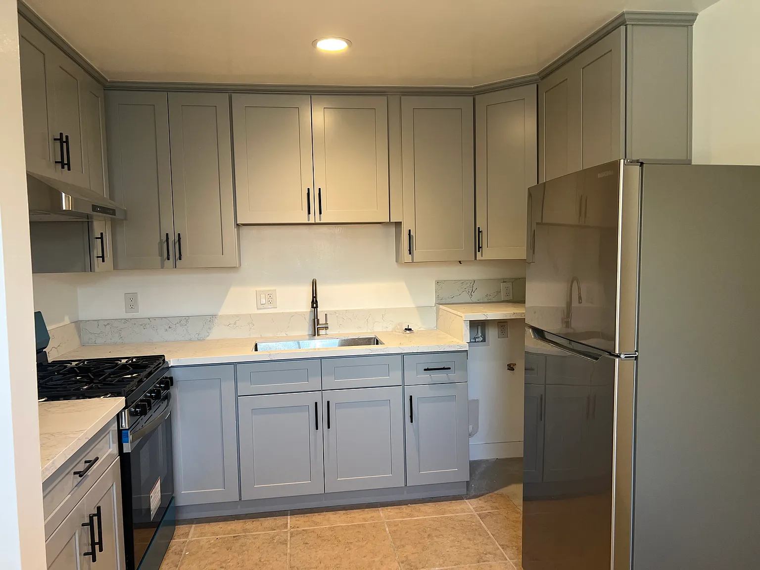 2 bed, 900 sqft, $2,300 — Photo 4