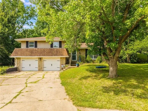 1621 NE Rosewood Cir, Gladstone, MO 64118