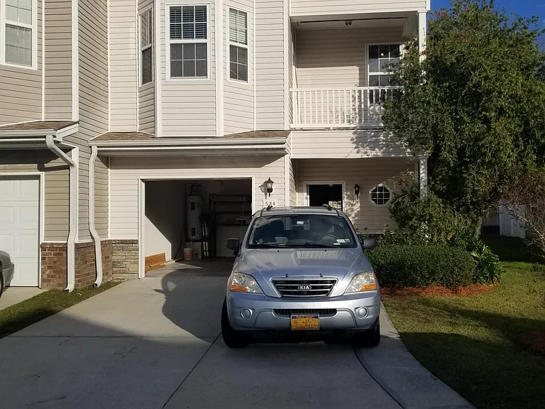584 Governor Treutlen Cir — Photo 1