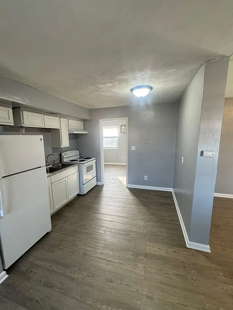 2 bed, $825 — Photo 1