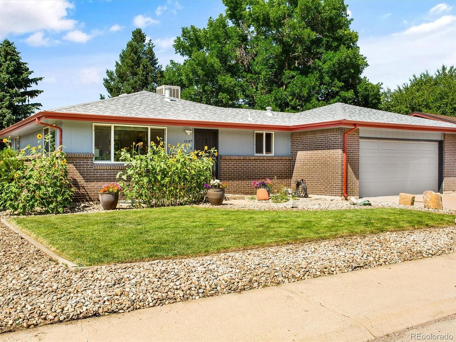 A modern house with a timeless appeal in Lakewood