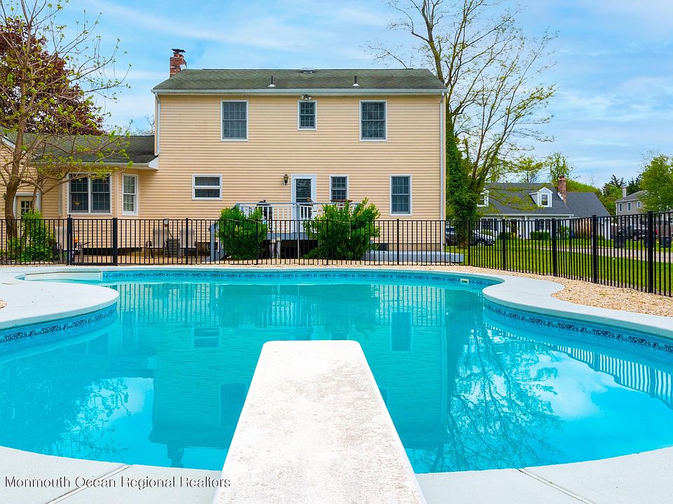 1st image of 6 Pearl Dr