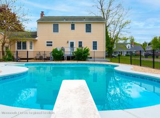 6 Pearl Dr, Toms River, NJ 08753