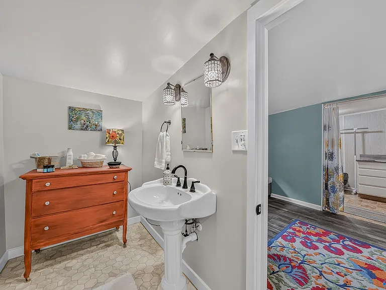 1231 Oshaughnessy Ave NE — Photo 23