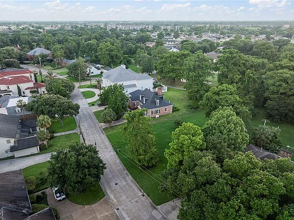2nd image of 34 Colony Rd