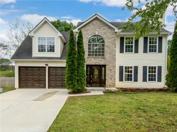 1099 Misty Meadows Ln, Hampton, GA 30228