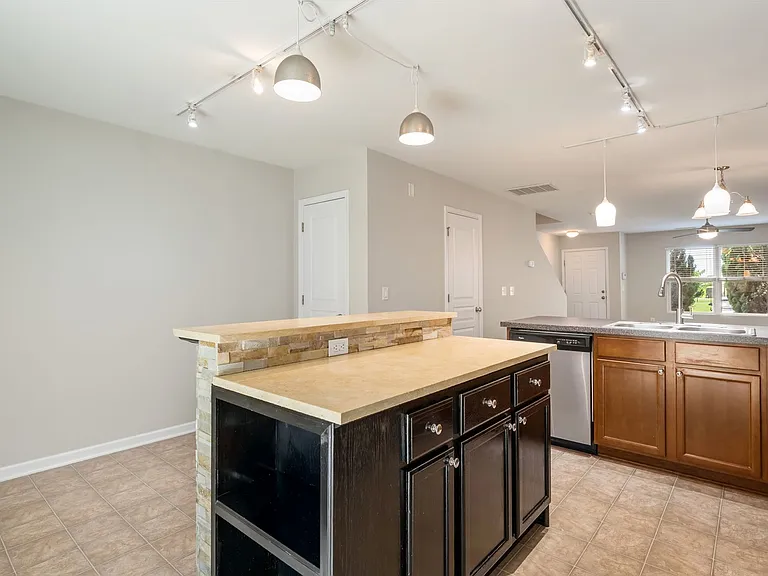 100 Stratford Lakes Dr #366 — Photo 7