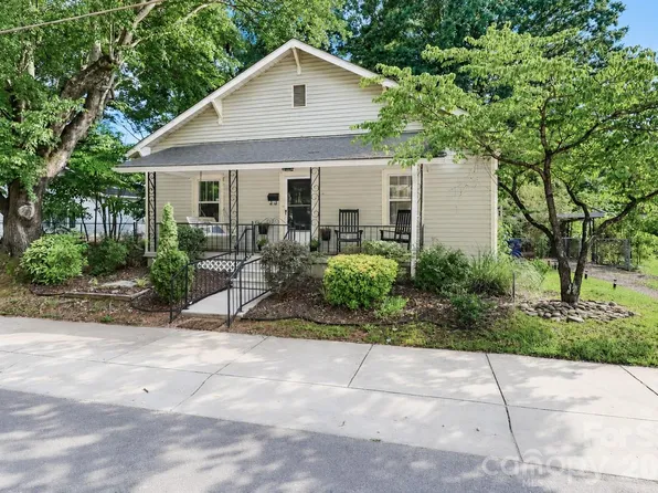313 Dingler Ave, Mooresville, NC 28115
