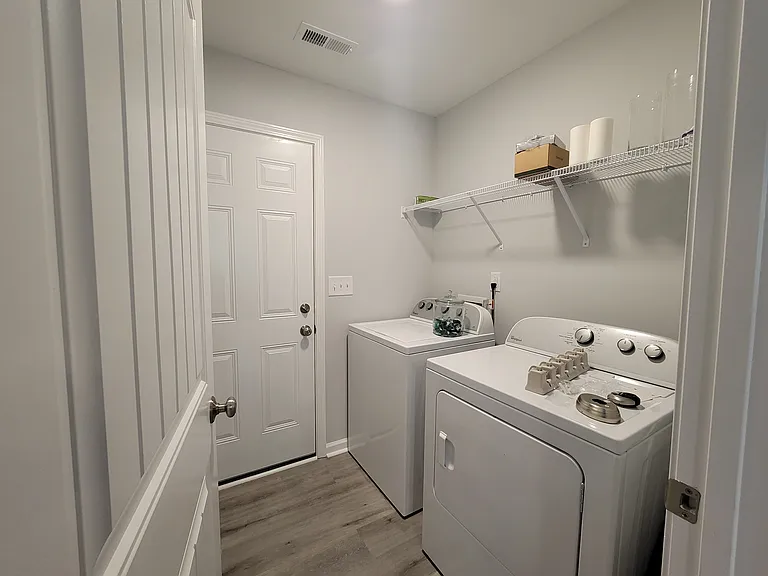 370 Keith Rd — Photo 6